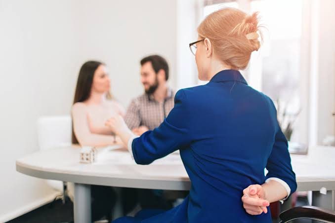 Как не стать жертвой мошенников при аренде квартиры в Санкт-Петербурге: 5 проверенных способов защиты